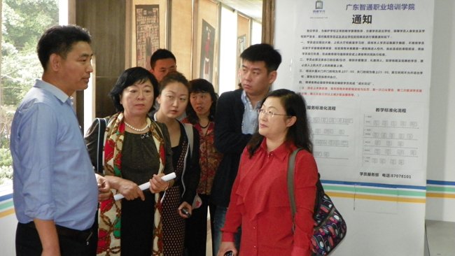 青华模具威廉希尔官方官网正规渠道等等
