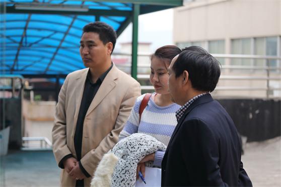 接受电莞电视台采访时