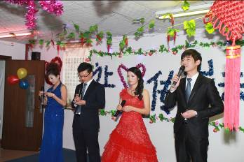 对照阅读晚会伊始