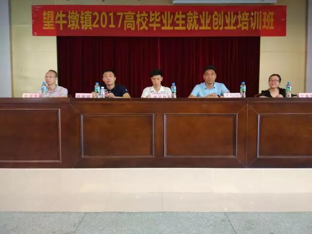 刚刚告别毕业季的毕业生们整机正热火朝