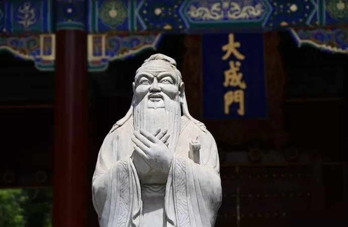 我与两位同事专程赶到孔府