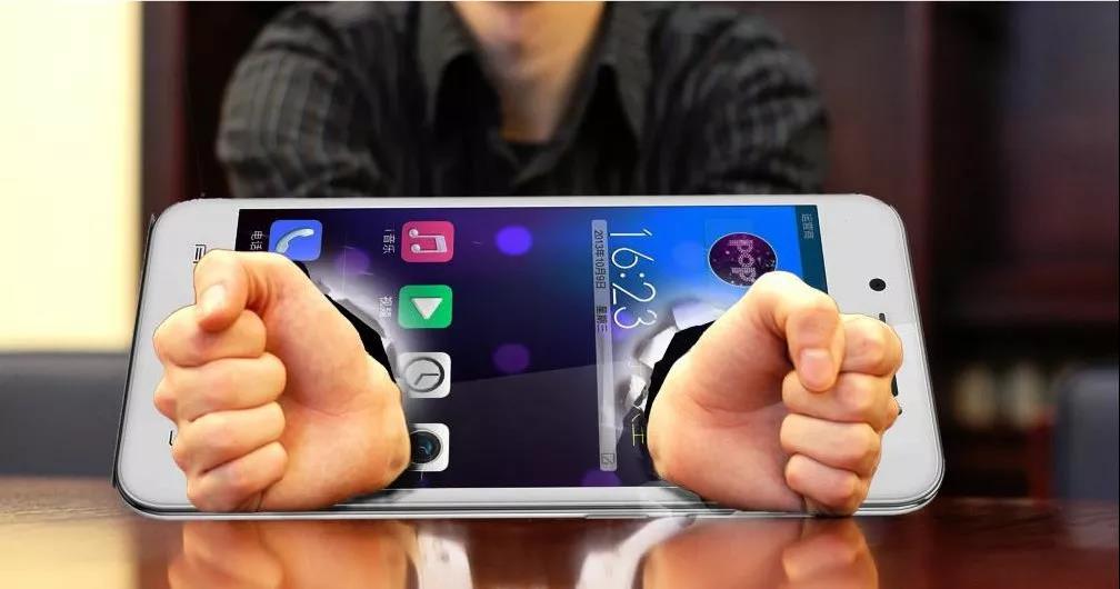 我们对于手机的依赖已经达到“机不离手