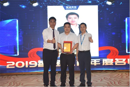 但你可以选择自己成为光明