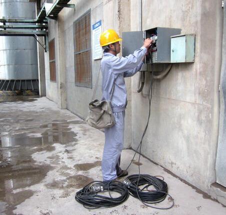 、闻气味电工操作证