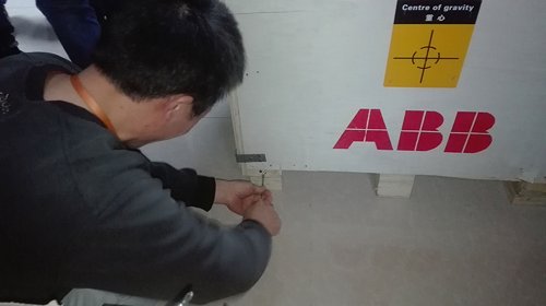 工业机器人是精密的机电设备